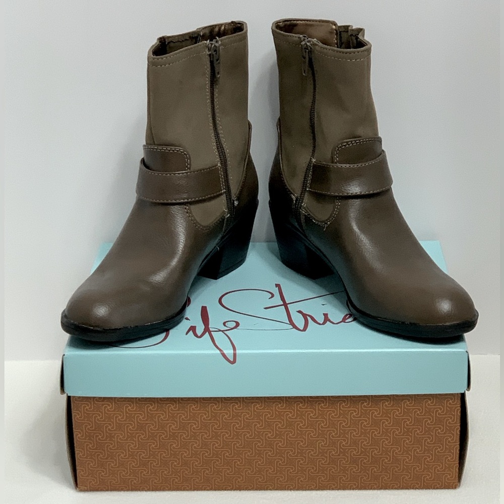 LIFE STRIDE “WADE” SIDE ZIP ANKLE BOOTS - SZ 7